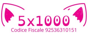Due orecchie di gatto disegnate con la scritta cinque per mille e il codice fiscale in fuxia. Link alla pagina sostienici.